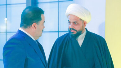 صورة زعيم ميليشيا العصائب قيس الخزعلي يعلن إذعانه للتعليمات الأمريكية