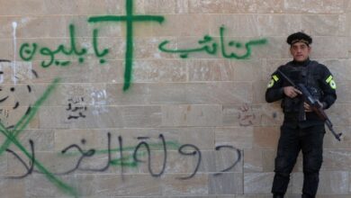 صورة مصدر أمني: اللواء 50 بزعامة أسامة الكلداني هجر ألفي عائلة مسيحية منذ حريق الحمدانية