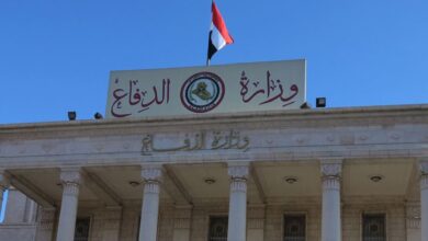 صورة وزارة الدفاع تحذف الصفحات الممولة التي يستخدمها الضباط على مواقع التواصل
