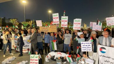 صورة ناشطون عراقيون يتظاهرون وسط بغداد نصرة لغزة