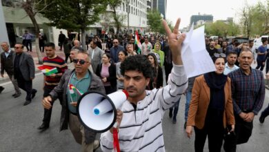 صورة تأخر صرف رواتب الموظفين يشل الحياة اليومية في السليمانية