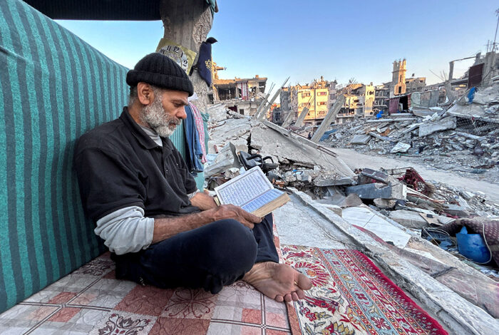 صورة موائد إفطار أهل غزة بلا طعام ويستمرون على الصبر والصيام