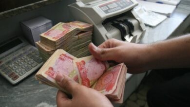 صورة خبراء يحذرون من إجراءات اقتصادية لتأمين رواتب الموظفين قد تزيد نسبة الفقر