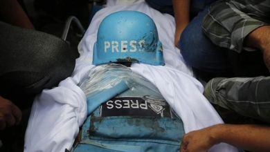 صورة مقتل صحفيَّين فلسطينيَّين في قصف للاحتلال على حي الدرج في غزة