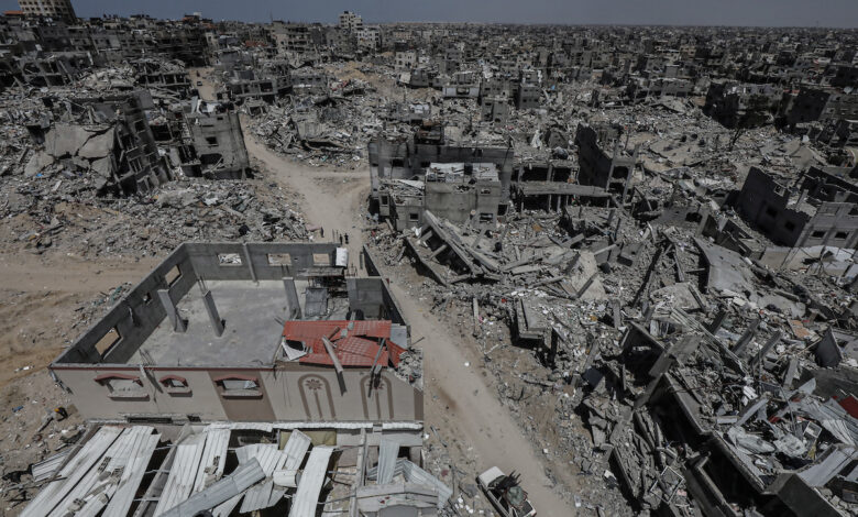 صورة قوات الاحتلال تواصل غاراتها وقصفها المدفعي على قطاع غزة وتخلف مزيدًا من الضحايا