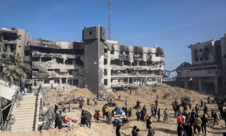 صورة الصليب الأحمر: مستشفيات غزة تحولت إلى أنقاض وعمال الإغاثة يقتلون يوميًا
