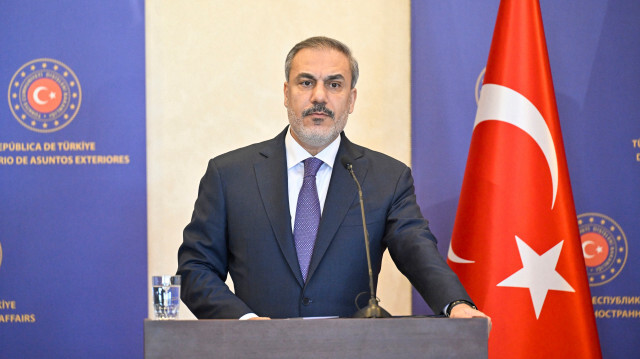 صورة وزير الخارجية التركي: الشعب السوري سيعيد تشكيل مستقبل بلده بعد سقوط نظام الأسد