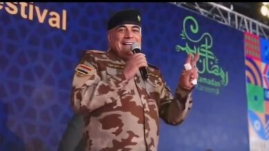 صورة بعد تقديمه فقرة بمهرجان مسابقات رمضاني.. إعفاء قائد عمليات نينوى