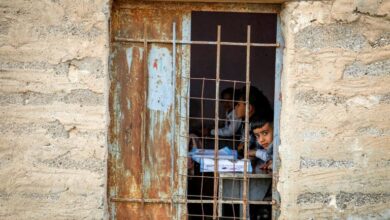صورة من “إنجازات” حكومة السوداني: 200 تلميذ بمدرسة ابتدائية يتشاركون في مغسلة واحدة!