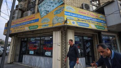 صورة البنك المركزي يدير منصة فساد تتخذ من المسافرين وبياناتهم ذريعة لتهريب الدولار