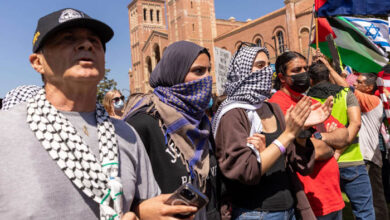 صورة طلاب مناصرون لفلسطين يعتصمون في المبنى التاريخي بجامعة كولومبيا