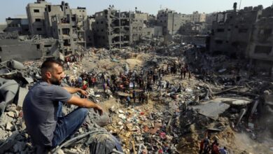 صورة معارك محتدمة في جباليا والاحتلال ينسف مباني سكنية في مخيم النصيرات