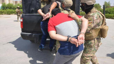 صورة القوات الحكومية تعتقل شخصين في مدينة الموصل