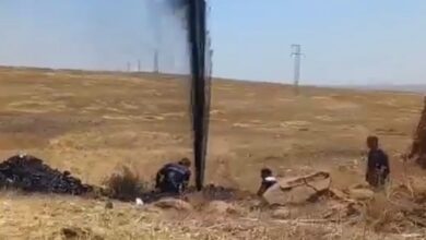 صورة مصادر أمنية: ضبط أنبوب يستخدم في تهريب النفط الخام من حقول عين زالة