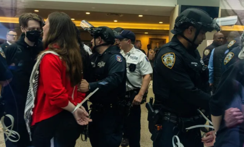 صورة موقع ميدل إيست آي: الإعلام الغربي بث أساطير لتشويه احتجاجات الطلاب بأمريكا