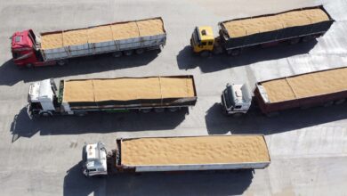 صورة سائقو الشاحنات يتوعدون بالإضراب العام احتجاجًا على عدم حمايتهم من الابتزاز في العراق