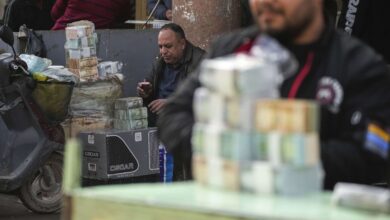 صورة أيادي المتنفذين تحول دون التحقيق في فساد ينخر البنك المركزي العراقي