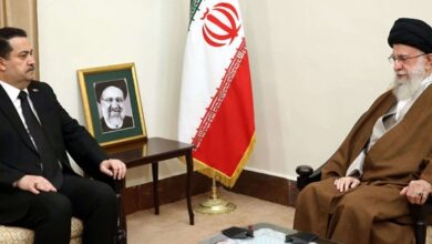 صورة السوداني أمام خامنئي: مصرع رئيسي لن يؤثر على تعهداتنا الاقتصادية والسياسية أمامكم