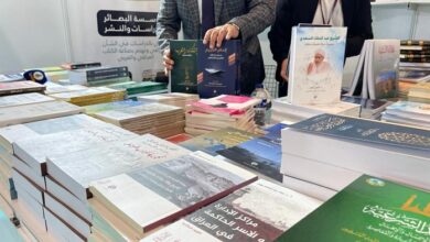 صورة مائة عنوان في الفقه والتاريخ والتفسير والرحلات لمؤسسة البصائر في معرض الدوحة الدولي للكتاب