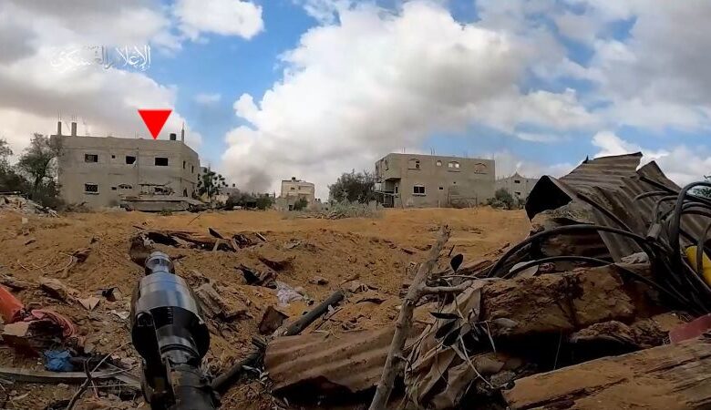 صورة المقاومة الفلسطينية تستهدف جنود وآليات قوات الاحتلال في جباليا ورفح