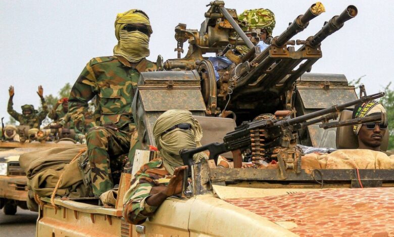 صورة استمرار القتال بمدينة الفاشر السودانية وفرار الآلاف بعد هجوم قوات الدعم السريع