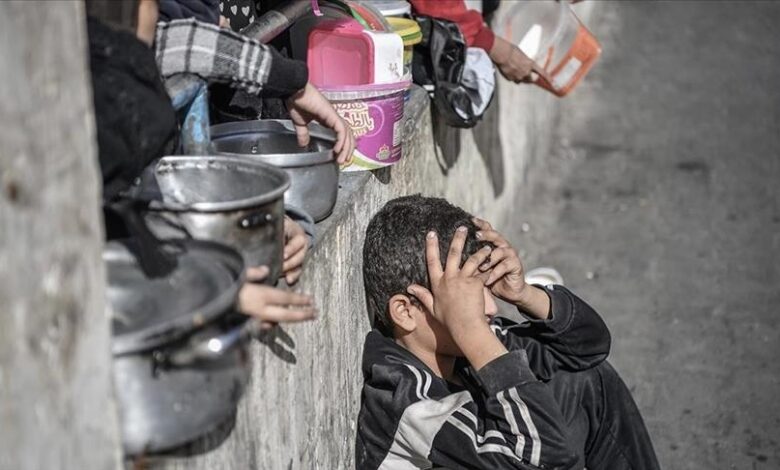 صورة صحيفة الإندبندنت: إدارة بايدن تواطأت مع “إسرائيل” لتجويع السكان في غزة