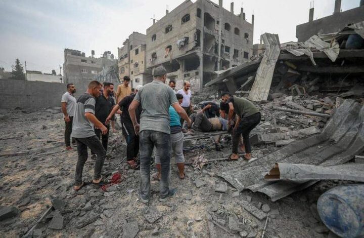 صورة الاحتلال يقصف منازل في البريج ويخلف قتلى بينهم أطفال بملابس العيد