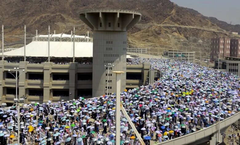 صورة الحجاج يختتمون مناسكهم في مشعر منى في آخر أيام التشريق