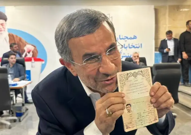 صورة أحمدي نجاد يترشح للانتخابات الرئاسية.. وترقب لقرار مجلس صيانة الدستور بشأنه