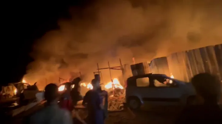 صورة صحيفة لوفيغارو: حرق “إسرائيل” لخيام النازحين في رفح هزمها إعلاميًا ودوليًا