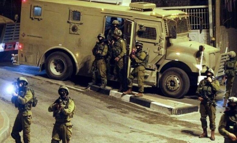 صورة قوات الاحتلال تقتحم عدد من المدن والبلدات في الضفة الغربية وتصيب مواطن وتعتقل العشرات
