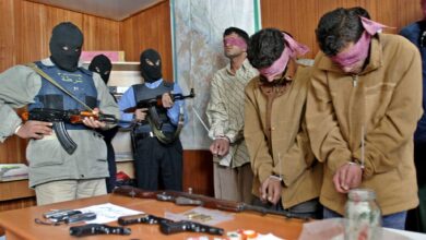 صورة مصادر أمنية: اعتقال تاجري مخدرات في القادسية ومتهمين بجريمة قتل في بابل