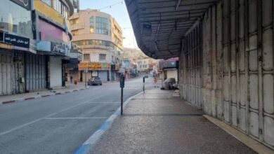 صورة إضراب في مدن بالضفة الغربية تنديدًا بالمجازر “الإسرائيلية” في قطاع غزة