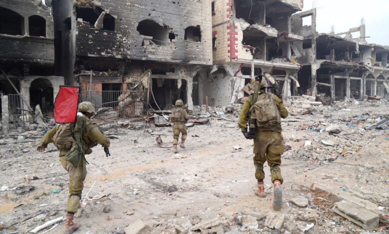 صورة توغل مفاجئ لقوات الاحتلال جنوب غربي مدينة غزة يخلف عشرات القتلى والجرحى