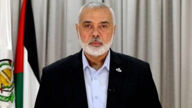 صورة حماس تنعى هنية الذي اغتيل مع أحد حراسه بغارة صهيونية استهدفت مقر إقامته في طهران