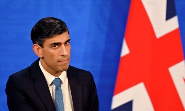 صورة ريشي سوناك يعلن مسؤوليته عن الهزيمة الساحقة لحزب المحافظين