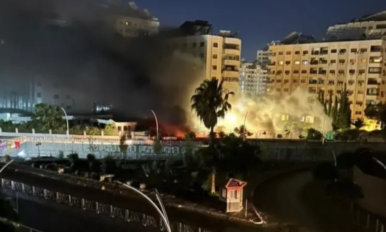 صورة مقتل عسكري وإصابة 3 آخرين جراء قصف “إسرائيلي” على مواقع لجيش النظام في دمشق