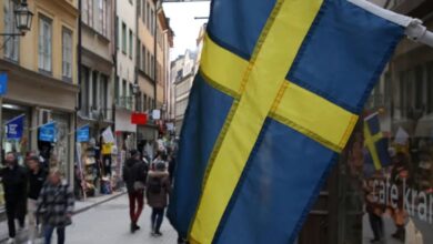 صورة السويد تحتج على أحكام السلطات الحكومية في العراق بإعدام 3 من مواطنيها