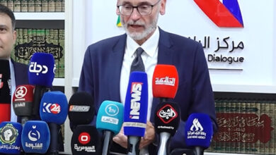 صورة السفير البريطاني يشكر السيستاني ويبرئ مرجعية النجف من الفشل والفساد السياسي