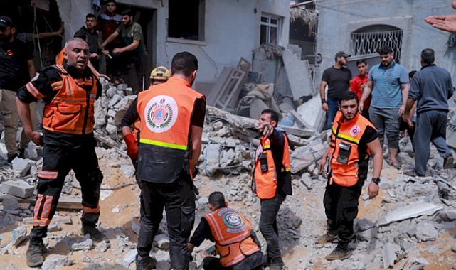 صورة الدفاع المدني: مقتل أحد ضابطنا وإصابة 8 من عناصرنا في مجزرة خان يونس