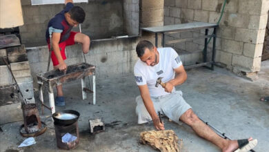 صورة عائلة غزية “مبتورة الأطراف” تتحدى الإعاقة والحرب والتجويع والتهجير