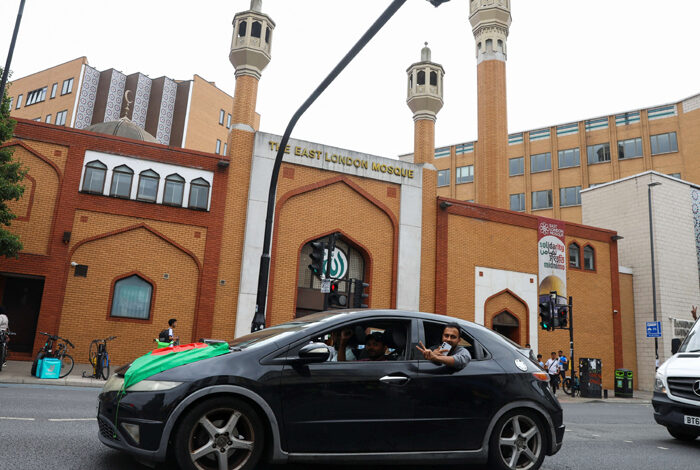 صورة مسلمون بريطانيون مصدومون جراء الهجمات المناهضة لهم في بريطانيا