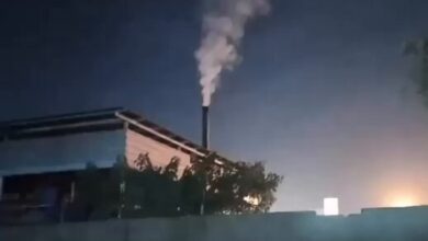 صورة سكان أحياء في “أبو غريب” يشكون من غازات سامة نتيجة حرق مخلفات المستشفى