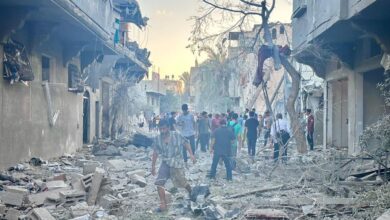 صورة لليوم الـ 306 من العدوان.. الاحتلال يقصف جوًا وبرًا وبحرًا مناطق مختلفة من القطاع
