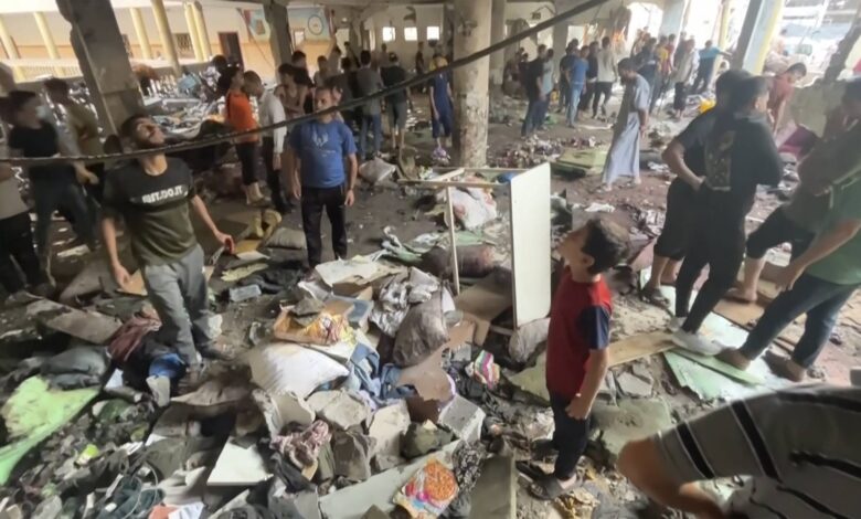 صورة في اليوم الـ323 للحرب.. الاحتلال يواصل غاراته على غزة متسببًا بسقوط ضحايا ومصابين