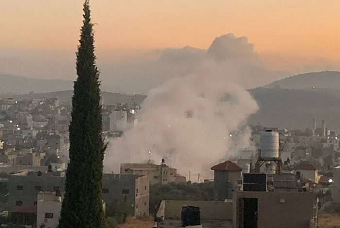 صورة جيش الاحتلال يقتحم عدة مدن وبلدات بالضفة ويشتبك مع مقاومين فلسطينيين