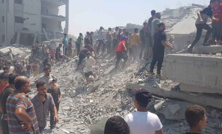 صورة قوات الاحتلال تواصل غاراتها على مناطق القطاع مخلفة مزيدًا من الضحايا