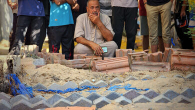 صورة وحشية الاحتلال تصل إلى العبث بجثامين الموتى في غزة