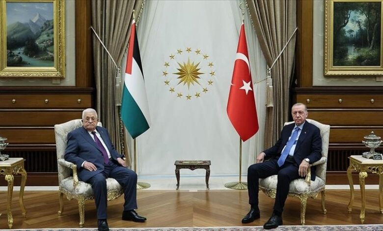 صورة الرئيس التركي أردوغان يلتقي نظيره الفلسطيني في أنقرة ويجدد دعمه لقطاع غزة