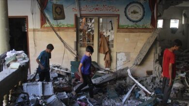 صورة عشرات الضحايا والمصابين بقصف الاحتلال مدرسة “التابعين” في غزة